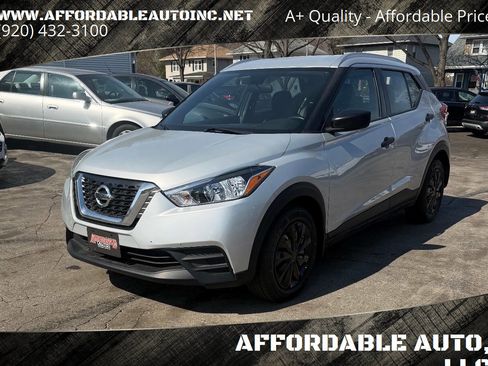 Used 2019 Nissan Kicks S FWD image 1