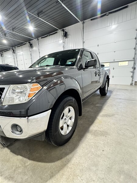 Used 2010 Nissan Frontier SE w/ SE Value Truck Pkg AWD/4WD image 4