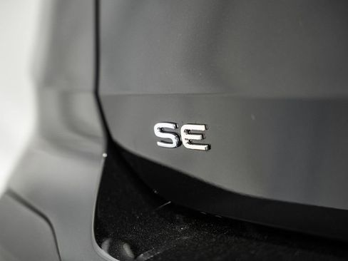 Used 2025 Volkswagen Taos SE w/ Panoramic Sunroof Package image 10