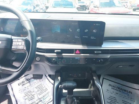 Used 2026 Kia Sorento LX FWD image 20