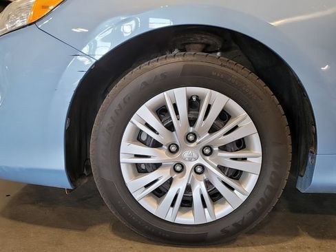 Used 2012 Toyota Camry LE FWD image 11