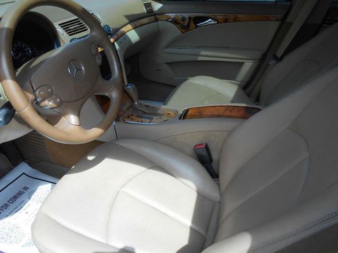 Used 2007 Mercedes-Benz E 350 4MATIC Sedan image 8