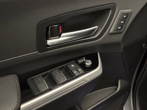 Used 2025 Toyota Sienna Limited image 5