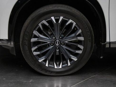 Used 2024 Nissan Rogue Platinum w/ Platinum Premium Package image 8