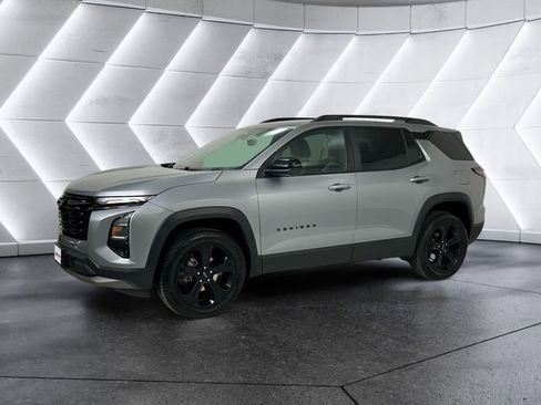 Used 2025 Chevrolet Equinox LT w/ Convenience Package II image 3