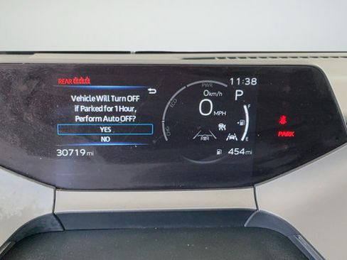 Used 2024 Toyota Prius FWD image 13
