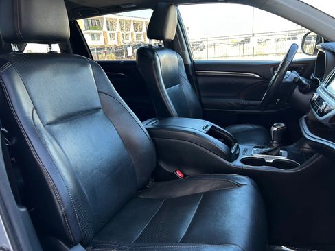 Used 2015 Toyota Highlander Limited w/ Driver Technology Package image 11