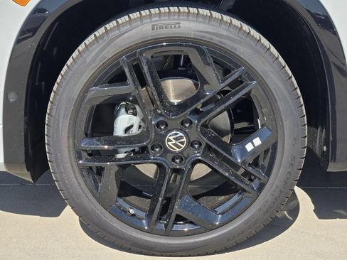 New 2026 Volkswagen Tiguan SE R-Line FWD image 11