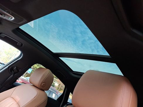 Used 2023 Audi e-tron Premium image 16