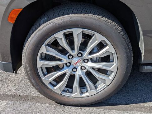 Used 2021 GMC Yukon Denali image 9