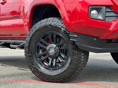 Used 2016 Toyota Tacoma TRD Sport w/ Towing Package RWD image 2