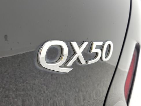 Used 2021 INFINITI QX50 Luxe w/ Appearance Package FWD image 8