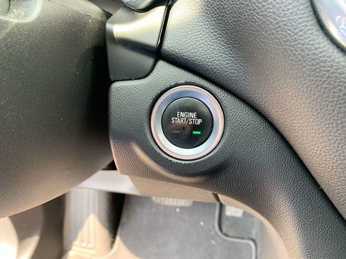 Used 2019 Chevrolet Equinox LT w/ Sun & Navigation Package AWD/4WD image 17