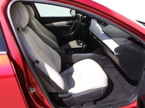 Used 2019 MAZDA MAZDA3 Sedan w/ Premium Package image 39