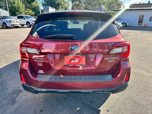 Used 2017 Subaru Outback 3.6R Limited AWD/4WD image 4