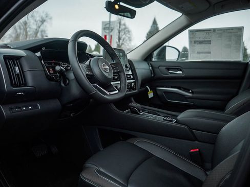 New 2025 Nissan Pathfinder SL w/ Lighting Package (N92) image 19