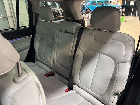 Used 2023 Jeep Grand Cherokee Overland w/ Adv Protech Group III image 38