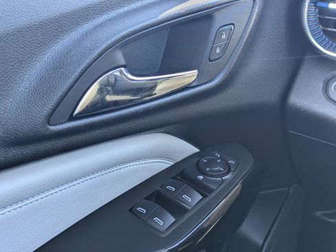 Certified 2025 Chevrolet Trax LT FWD image 22