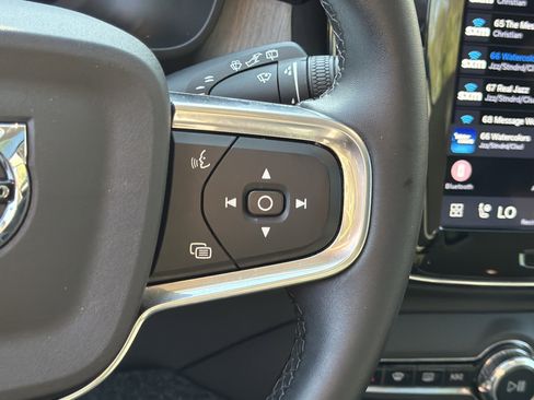 Used 2025 Volvo XC40 B5 Core image 20