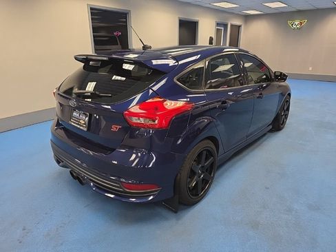 Used 2017 Ford Focus ST FWD image 3