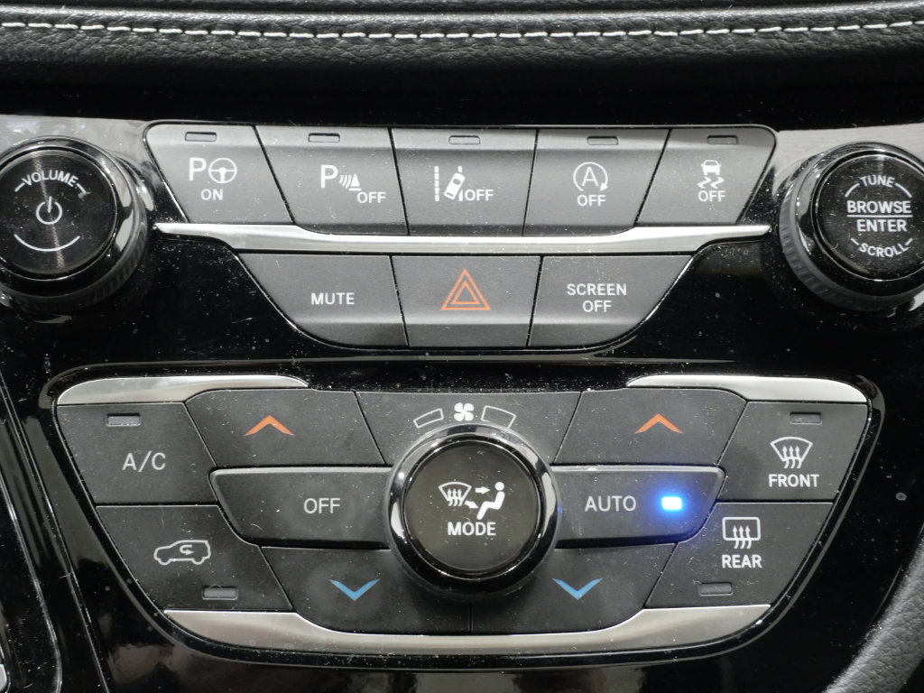 Used 2024 Chrysler Pacifica Limited w/ S Appearance Package FWD image 19