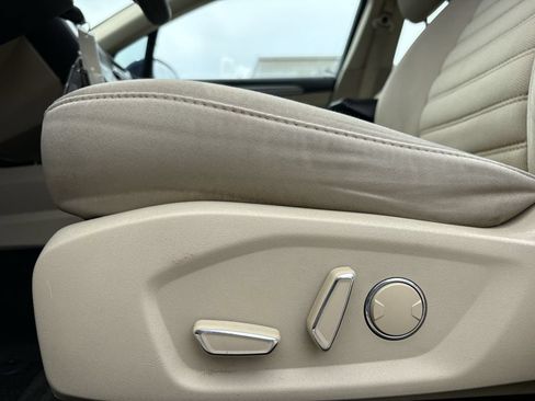 Used 2015 Ford Fusion SE FWD image 12