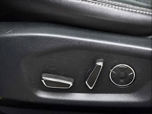 Used 2018 Ford Explorer Limited w/ Equipment Group 301A FWD image 17
