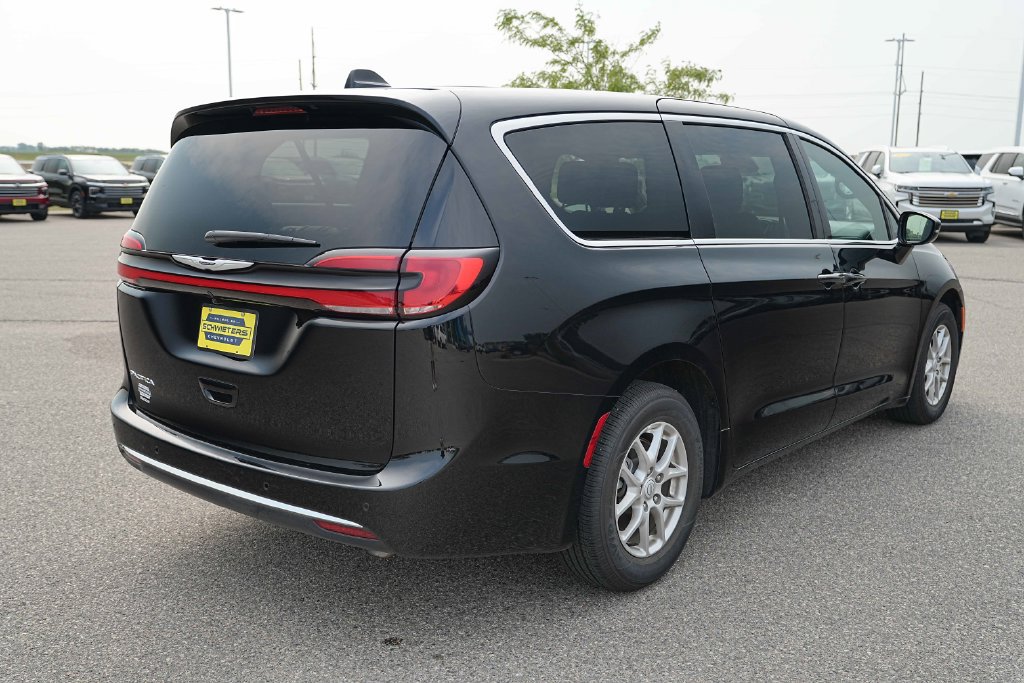Used 2026 Chrysler Pacifica Select FWD image 7