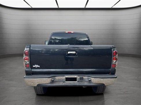 Used 2004 GMC Sierra 2500 SLE w/ Heavy-Duty Power Package image 7