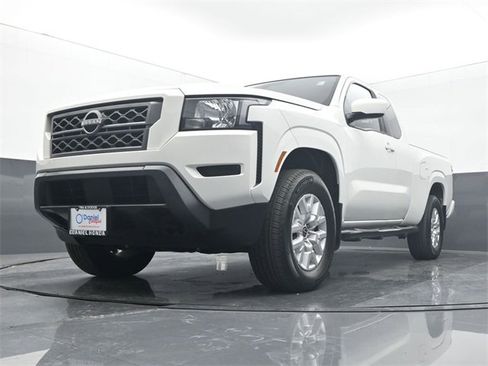 Used 2023 Nissan Frontier SV w/ Technology Package image 8
