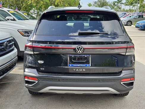 New 2025 Volkswagen Taos SE image 4
