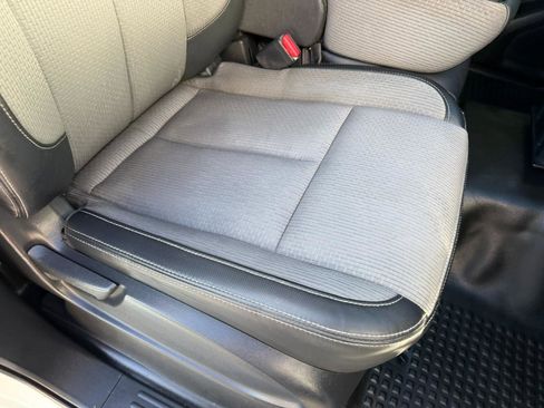 Used 2019 Nissan Titan S image 32