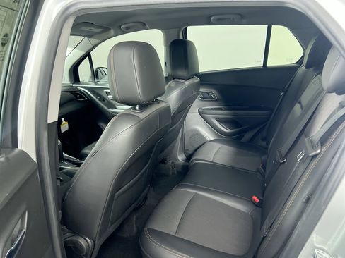 Used 2022 Chevrolet Trax LT w/ LT Convenience Package image 29