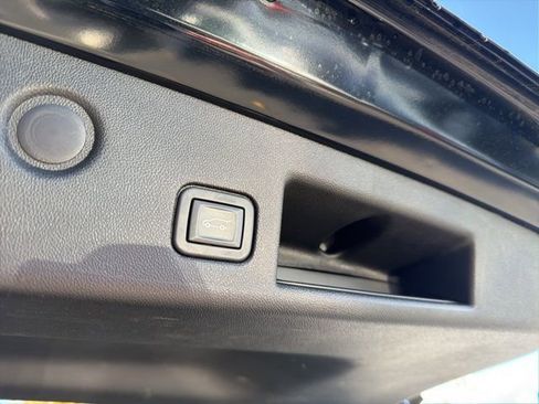 Used 2022 Chevrolet Equinox RS w/ RS Leather Package image 11