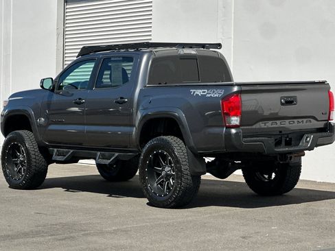 Used 2017 Toyota Tacoma TRD Sport w/ Premium & Technology Package AWD/4WD image 6
