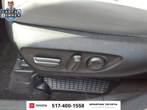 Used 2025 Toyota Sienna XLE FWD image 16