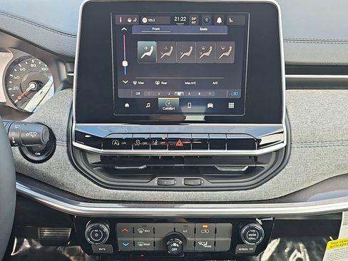 New 2026 Jeep Compass Latitude image 18