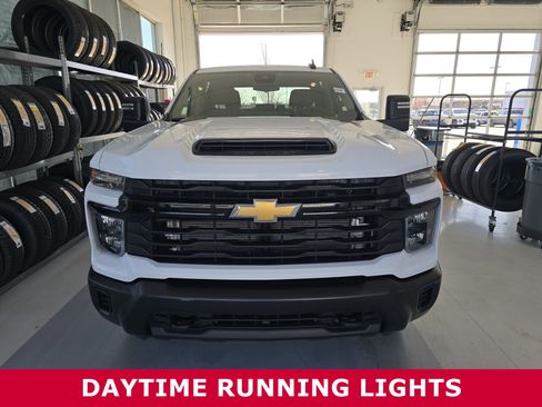 Used 2024 Chevrolet Silverado 3500 W/T image 2