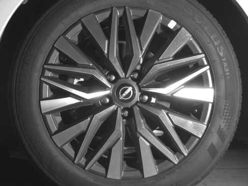 Used 2025 Nissan Altima 2.5 SV FWD image 15