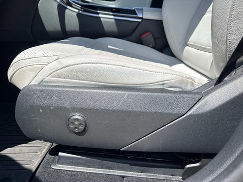 Used 2023 Mercedes-Benz GLC 300 4MATIC image 17