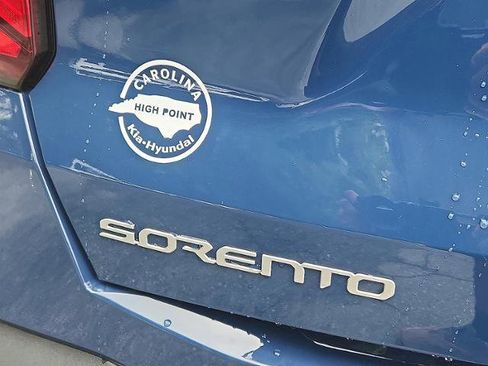 New 2025 Kia Sorento S image 6
