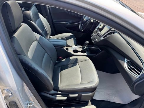 Used 2019 Chevrolet Malibu LT w/ Leather Package FWD image 20