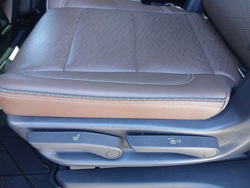 Used 2022 Chevrolet Suburban High Country image 40