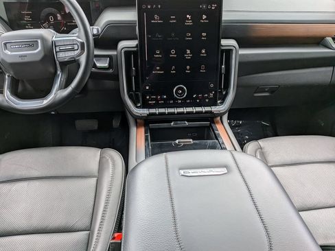 Used 2025 GMC Yukon XL Denali AWD/4WD image 24