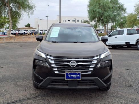 Used 2025 Nissan Rogue SV AWD/4WD image 2