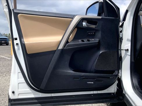 Used 2014 Toyota RAV4 Limited w/ Technology Package image 21