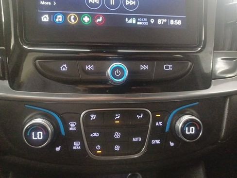 Used 2023 Chevrolet Traverse LT FWD image 30