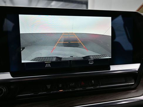 Used 2024 Chevrolet Silverado 2500 LT w/ Convenience Package image 20