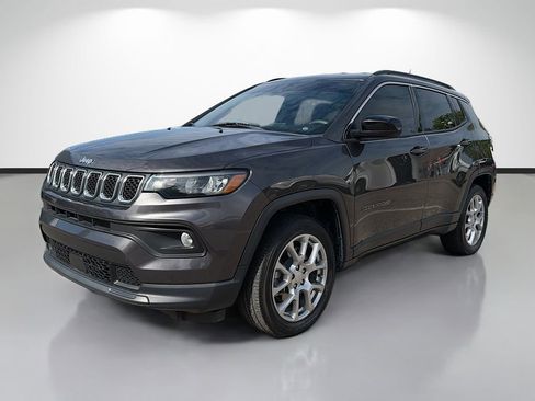 Used 2023 Jeep Compass Latitude AWD/4WD image 7