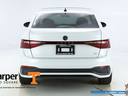 Used 2025 Volkswagen Jetta SE w/ Sunroof Package image 8